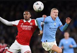 Peter Crouch nhận định cuộc đua vô địch Ngoại hạng Anh mùa này