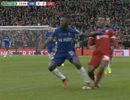 Jurgen Klopp “phát điên” khi Ryan Gravenberch rời sân bằng cáng