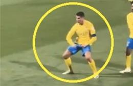 Ronaldo bị kiện sau màn ăn mừng "vô đạo đức"