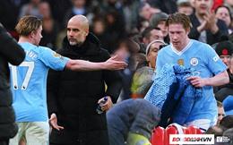 Khiến De Bruyne bực tức nhưng Pep đã cứu được 1 điểm cho Man City như thế nào?