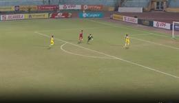 VIDEO: Thành Chung nỗ lực cứu thua cho Hà Nội FC ngay trên vạch vôi