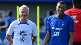 Deschamps: "Mbappe ngồi dự bị ở PSG tốt cho ĐT Pháp"