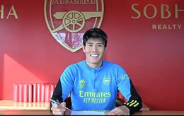 Takehiro Tomiyasu cam kết tương lai với Arsenal