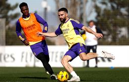 Động thái lạ của Dani Carvajal sau phát biểu của Vinicius