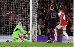 Mikel Arteta thất vọng với Ben White