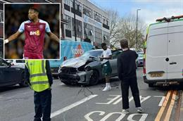 Sao Aston Villa gặp tai nạn ngay trước trận đấu tại Cúp C3