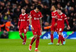 Jamie Carragher khuyên Liverpool quên luôn Europa League