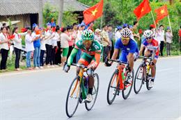 10 đội tham gia cuộc đua xe đạp khơi dậy ý chí quyết thắng Điện Biên Phủ