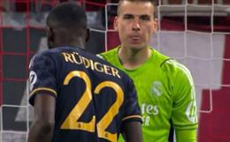 Antonio Rudiger lại chỉ điểm cho Andriy Lunin, nhưng…