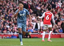 Ollie Watkins tiết lộ cuộc trò chuyện bí mật với sao Arsenal 