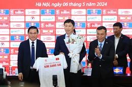 HLV Kim Sang Sik: Mong toàn đội hãy tin tưởng tôi