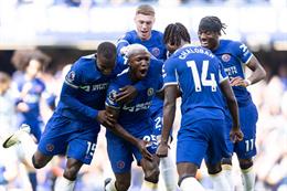 Moises Caicedo lập siêu phẩm ghi bàn từ giữa sân