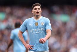 Pep Guardiola chờ câu trả lời từ Julian Alvarez