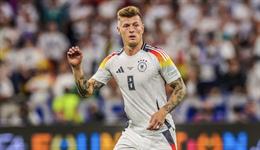 Toni Kroos thi đấu trận gặp Scotland trong tình trạng chấn thương