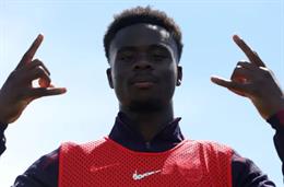 Rio Ferdinand khuyên Bukayo Saka đá hậu vệ trái trước Đan Mạch