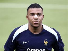 Mbappe băng mũi tập luyện trước trận gặp Hà Lan