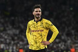 Mats Hummels chuẩn bị khoác áo Brighton