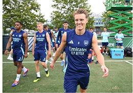 Martin Odegaard so sánh Oleksandr Zinchenko với Lionel Messi