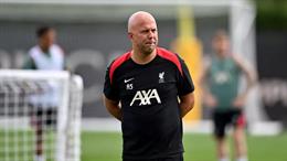 HLV Arne Slot cắt 4 cầu thủ khỏi đội hình của Liverpool