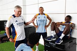 Kylian Mbappe có buổi tập đầu tiên cùng các đồng đội ở Real