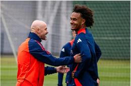 Erik ten Hag xác nhận Joshua Zirkzee có thể ra sân trước Man City