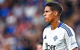 Raphael Varane chấn thương sau 20 phút ra mắt đội bóng mới