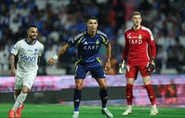 Cristiano Ronaldo bực tức với các đồng đội sau trận thua Al-Hilal