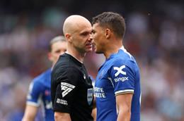 Thiago Silva tức giận với quyết định của trọng tài Anthony Taylor