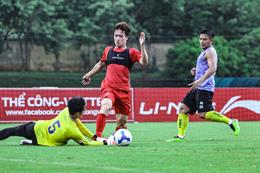 HLV Kim Sang Sik lặn lội đi xem giò Tuấn Hải, Hoàng Đức chơi bóng