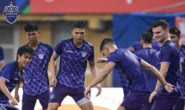 Nhà vô địch Thai League đội mưa tập luyện trên sân Hàng Đẫy, chờ đấu CAHN