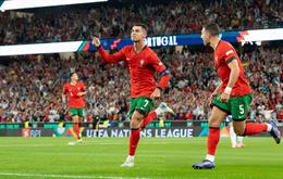 HLV ĐT Bồ Đào Nha tiết lộ lí do Ronaldo dự bị trước Scotland