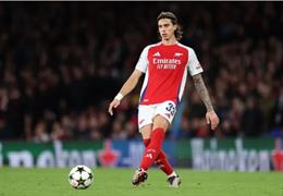 Huyền thoại Arsenal đưa Riccardo Calafiori lên mây