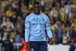 Mario Balotelli chuẩn bị trở lại với bóng đá