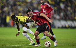 Hai đội bóng Premier League tranh giành tiền vệ Man United