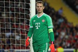 Lãnh đạo Bayern Munich bảo vệ Manuel Neuer trước những chỉ trích