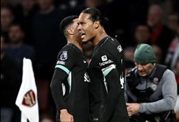 NHM Arsenal tức giận khi Virgil van Dijk thoát khỏi thẻ đỏ