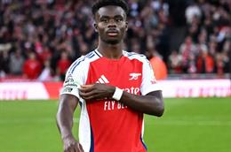 Bukayo Saka chán nản sau khi Arsenal bị Liverpool cầm chân