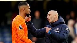 Thủ môn Robert Sanchez hay mắc sai lầm, HLV Maresca nhận lỗi