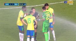 Sự cố khó đỡ ở trận Venezuela vs Brazil