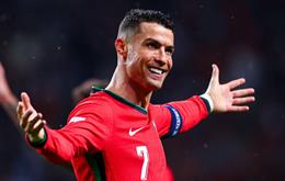 Cứ chạy, cứ cháy hết mình nhé, Cristiano!