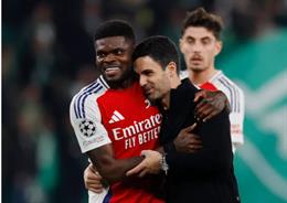 Mikel Arteta đưa Thomas Partey lên mây