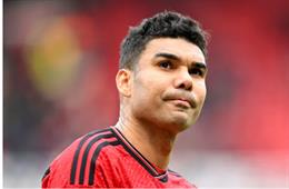 Casemiro giải thích lý do anh trao huy chương FA Cup cho đồng đội ở MU