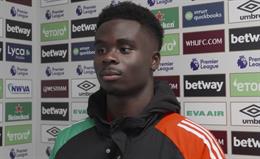 Tỏa sáng rực rỡ trước West Ham, Bukayo Saka phản ứng thế nào?