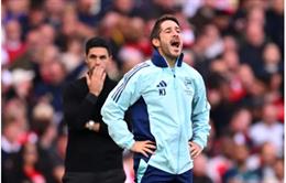 Gary Neville ngả mũ trước chuyên gia cố định của Arsenal