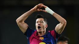 Robert Lewandowski san bằng thành tích của Lionel Messi ở Barca