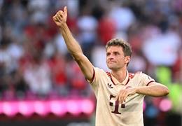 Thomas Muller cân bằng thành tích của Giggs và Ronaldo