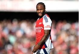 Neville chỉ trích Arteta vì chiêu mộ Raheem Sterling