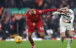 Arne Slot bảo vệ Alexander-Arnold sau trận hòa MU