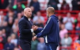 Nuno Santo đáp trả gay gắt Arne Slot: Tiền không ra sân đá bóng