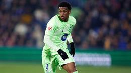 Hậu vệ Barca bức xúc khi bị phân biệt chủng tộc